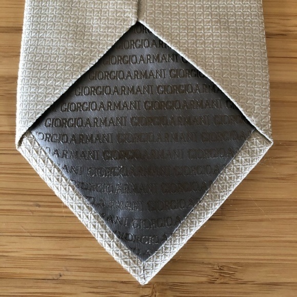 Giorgio Armani Silk Tie In Beautiful Cream! - Picture 3 of 6